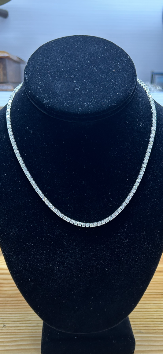 14 kt White Gold Tennis Necklace 16 inches with Diamond 8.16kt